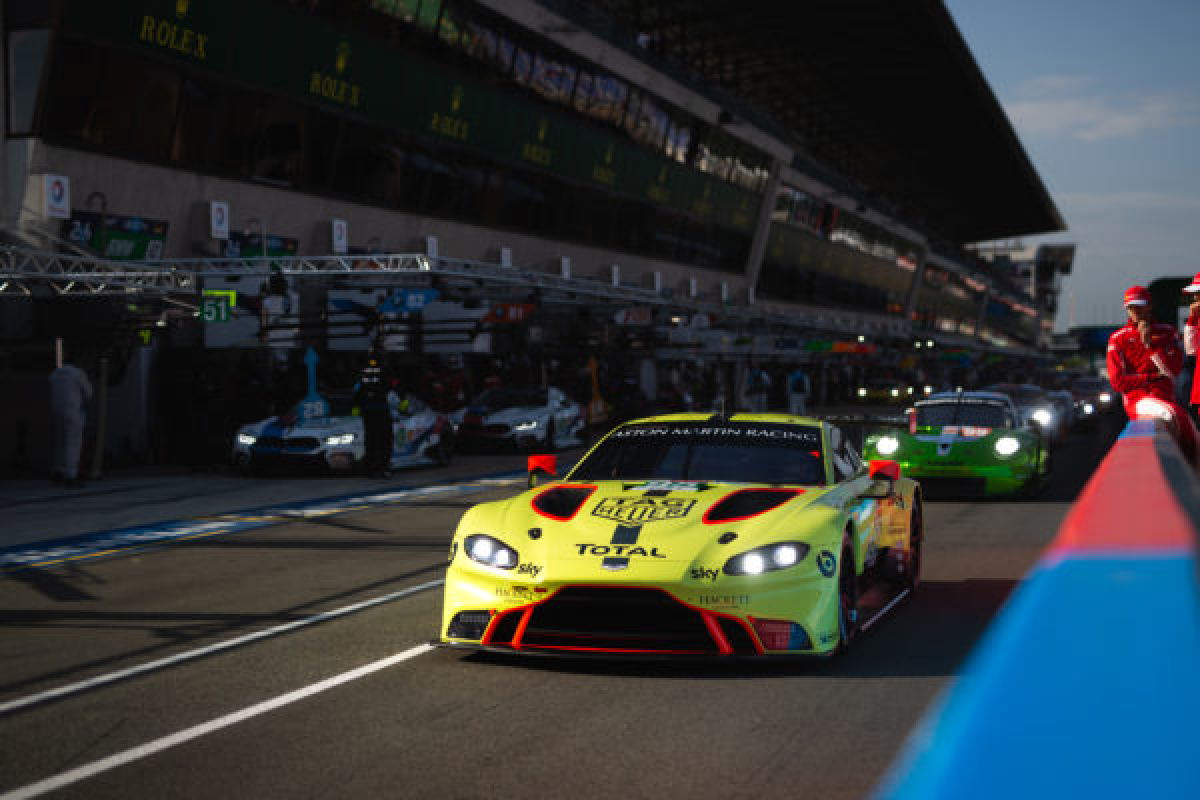 24 HOURS OF LE MANS WITH ASTON MARTIN